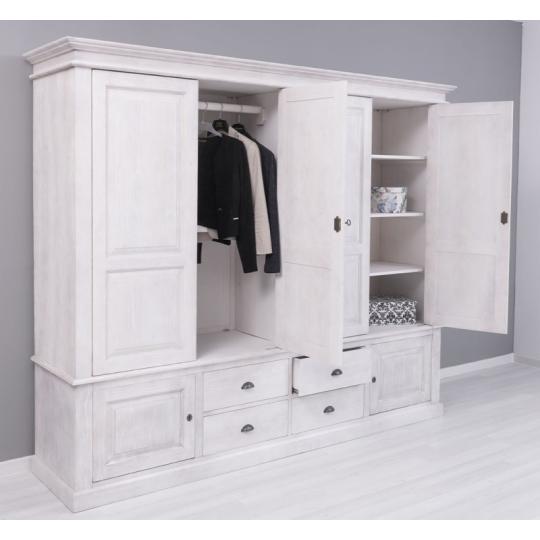 feher nagy ruhasszekreny tomorfa country mediterran klasszikus rusztikus paraszthaz egyedi gyartasu butor haloszoba gardrobszekreny ruhatarto butor elegans vilagos provence balaton nyaralo butorok lameridiana lakberendezes.jpg